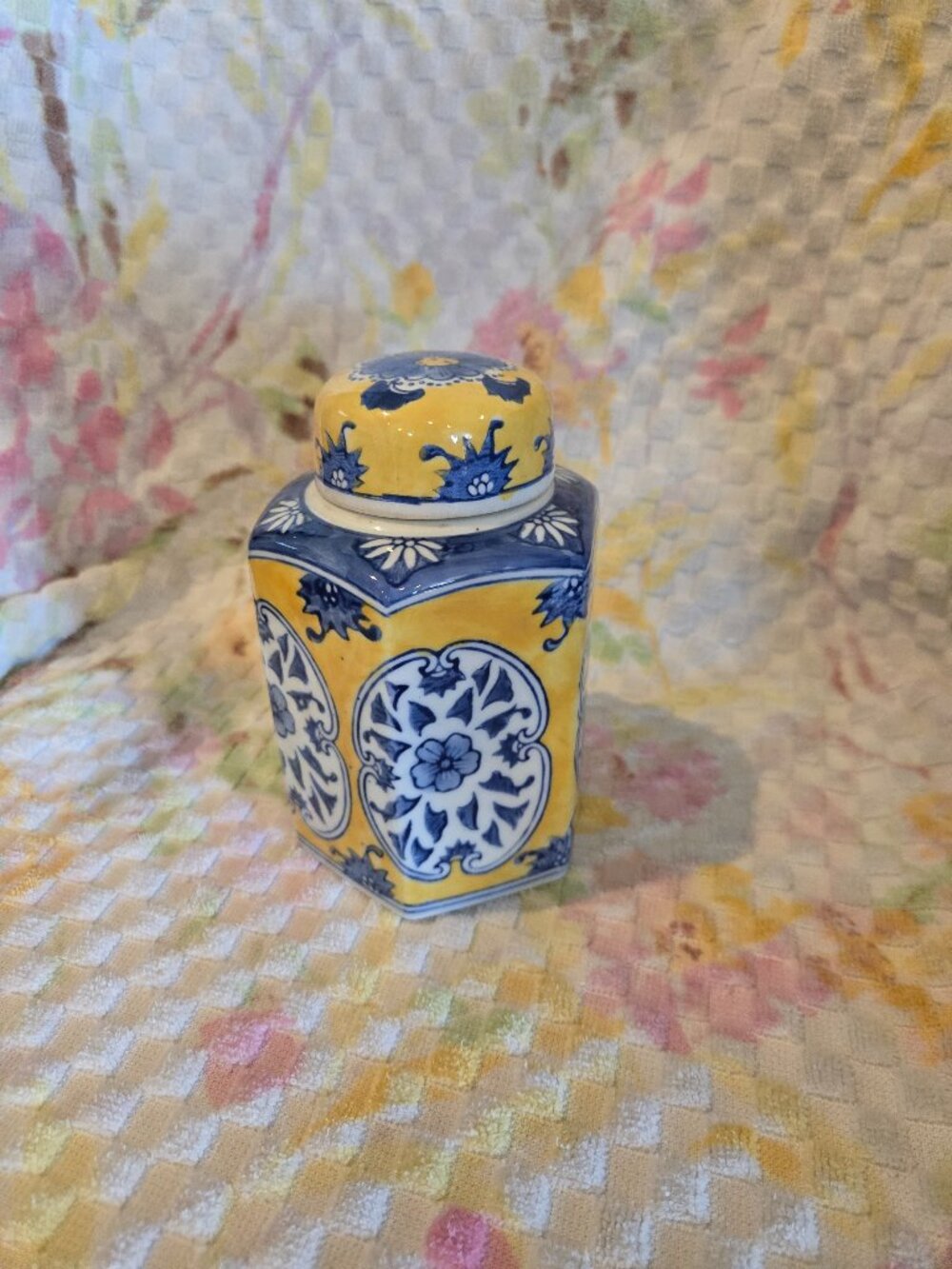 Chinese blue and yellow porcelain ginger jar with floral motifs